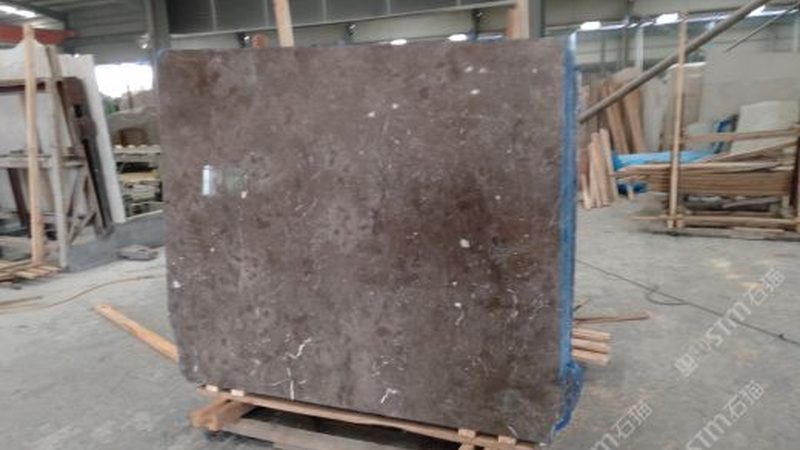 如何挑选优质花岗岩墓碑石料：关键因素与误区解析